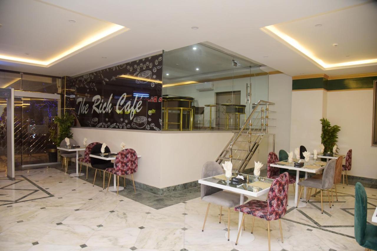 The Rich Hotel & Apartments Lahore Eksteriør billede