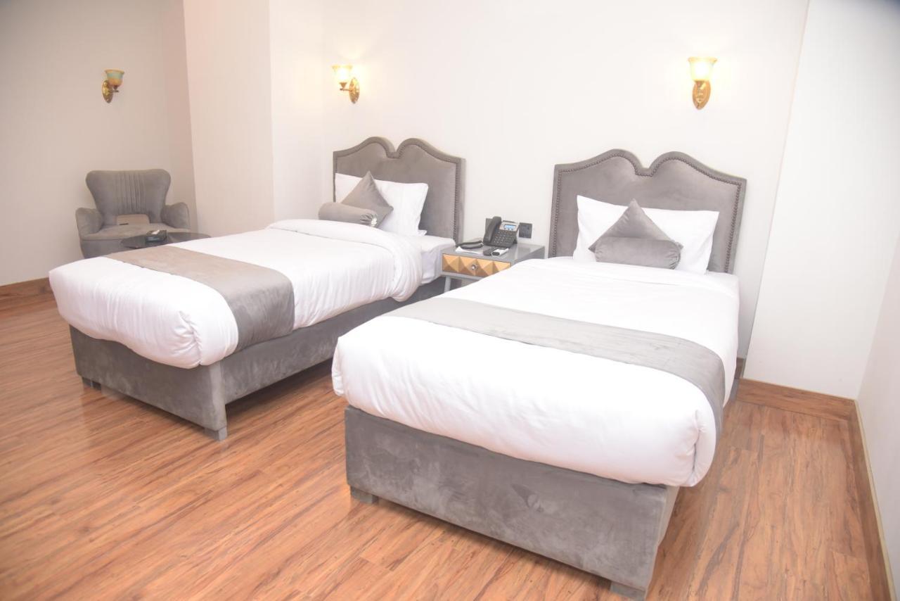 The Rich Hotel & Apartments Lahore Eksteriør billede