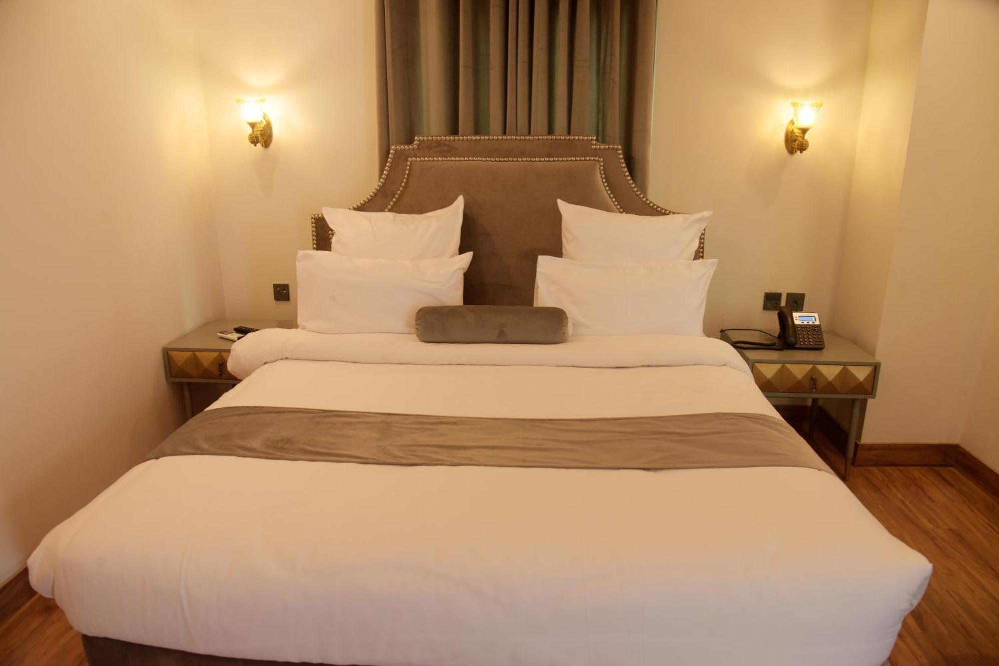 The Rich Hotel & Apartments Lahore Eksteriør billede