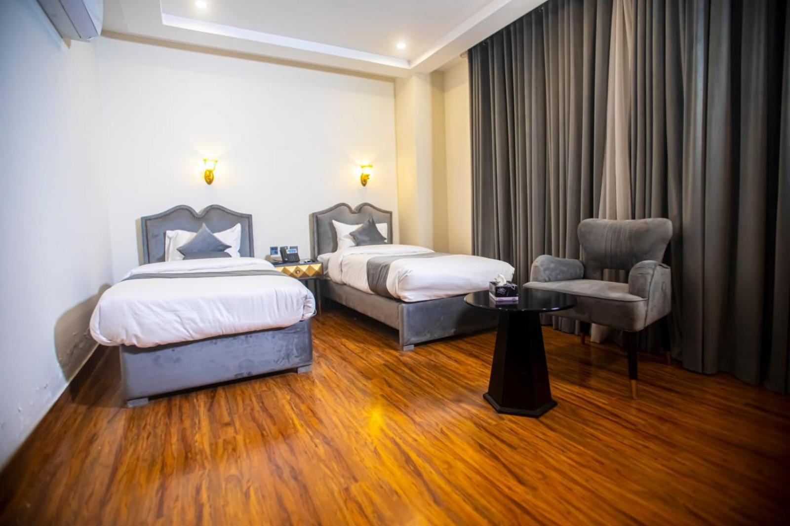 The Rich Hotel & Apartments Lahore Eksteriør billede