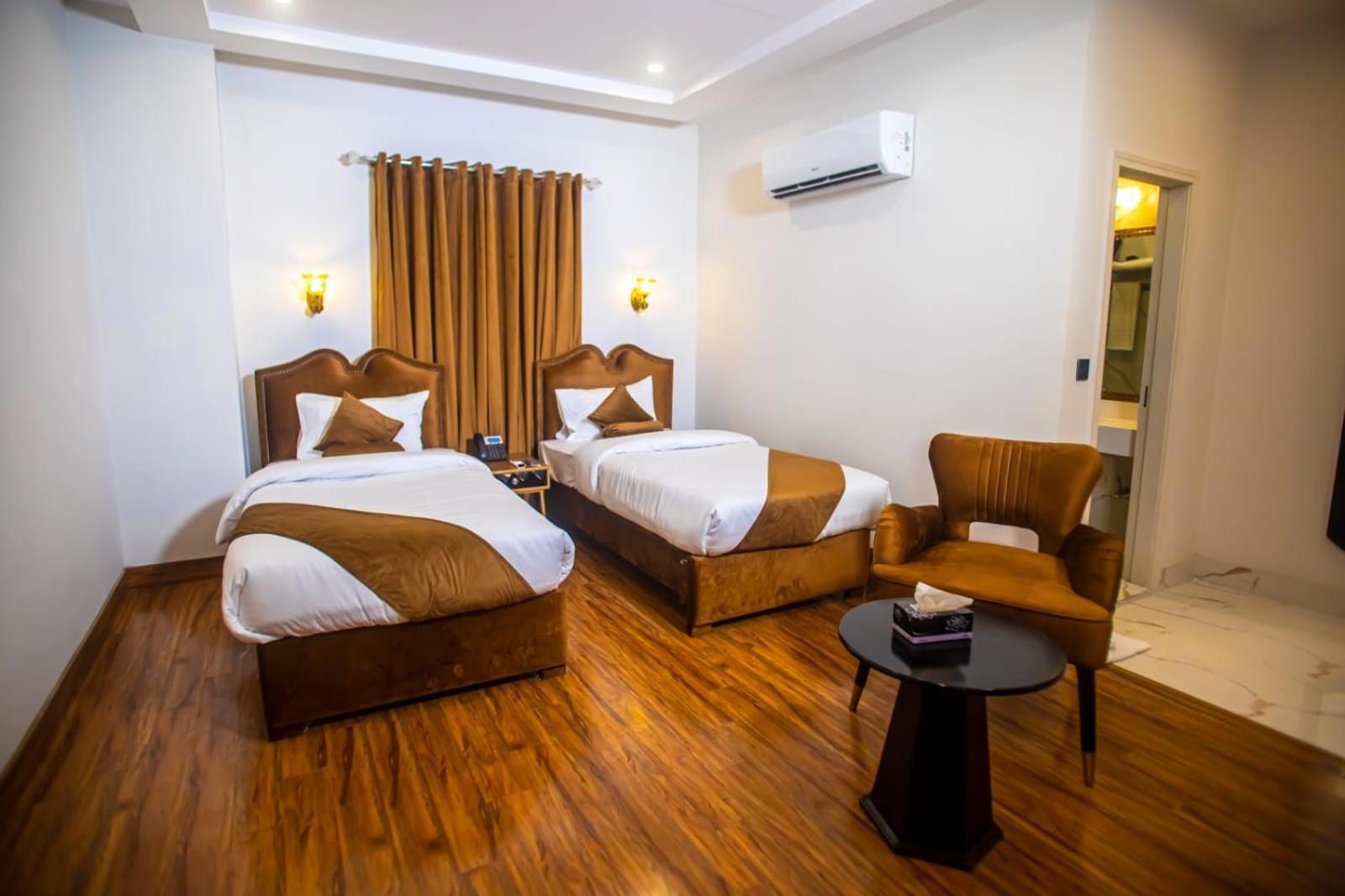 The Rich Hotel & Apartments Lahore Eksteriør billede