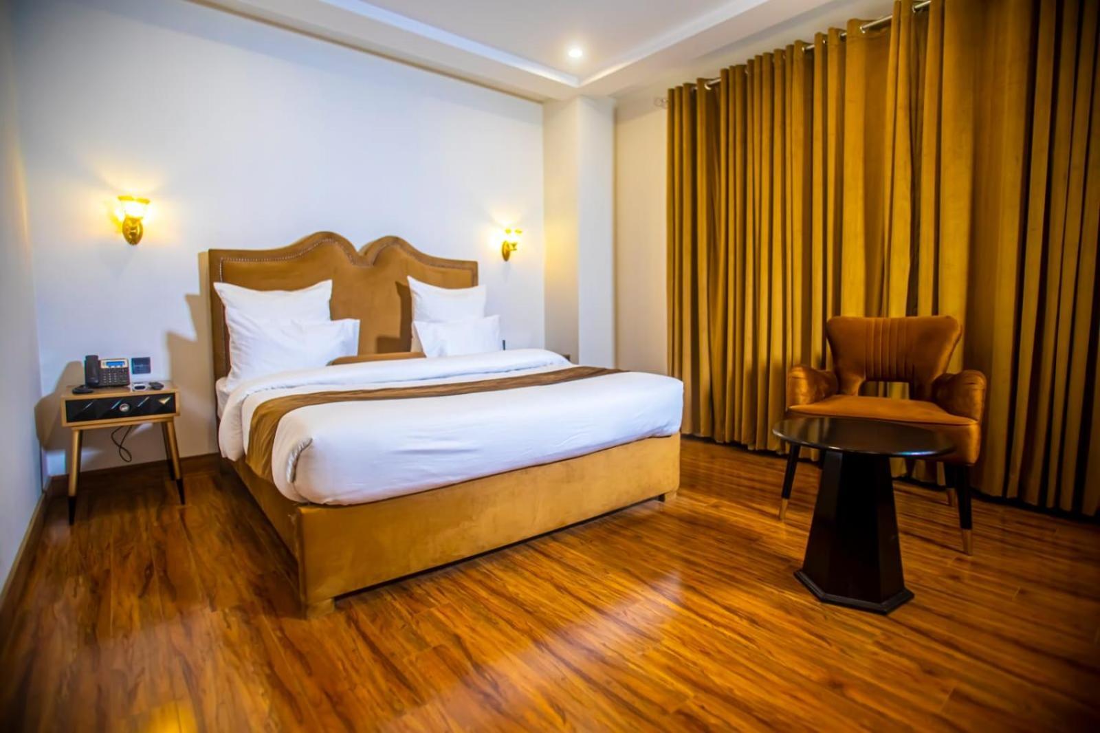 The Rich Hotel & Apartments Lahore Eksteriør billede