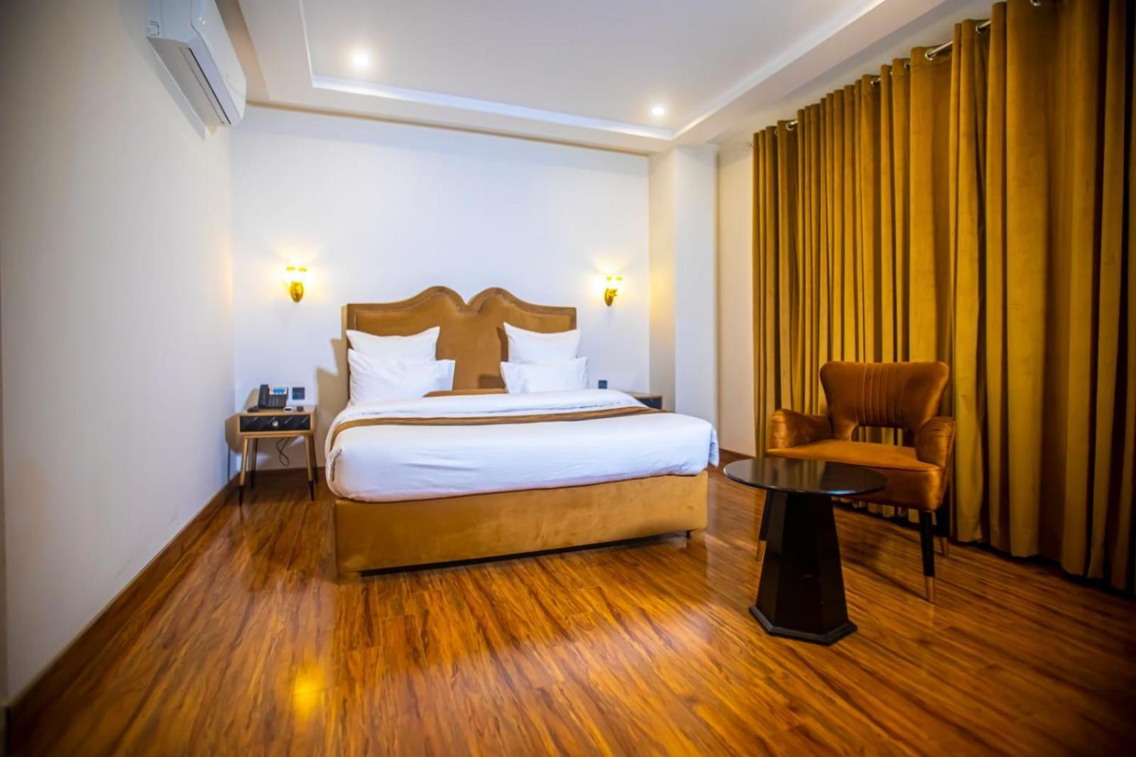 The Rich Hotel & Apartments Lahore Eksteriør billede
