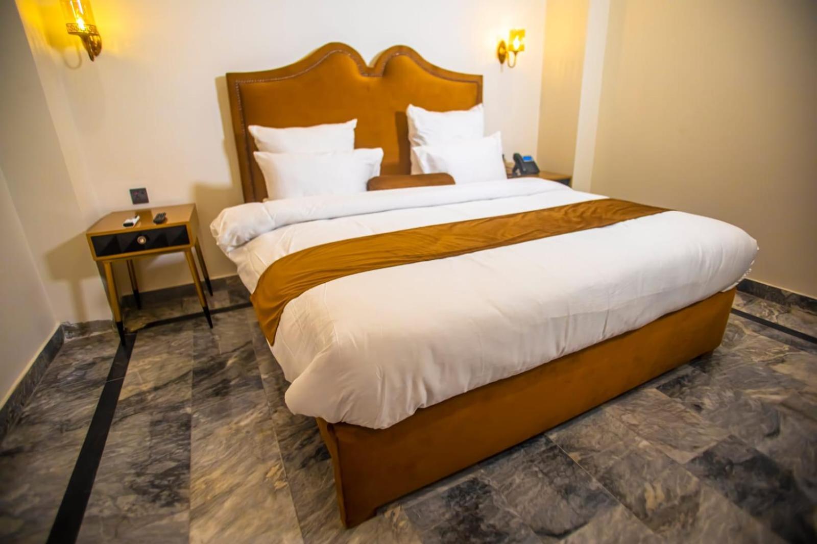 The Rich Hotel & Apartments Lahore Eksteriør billede