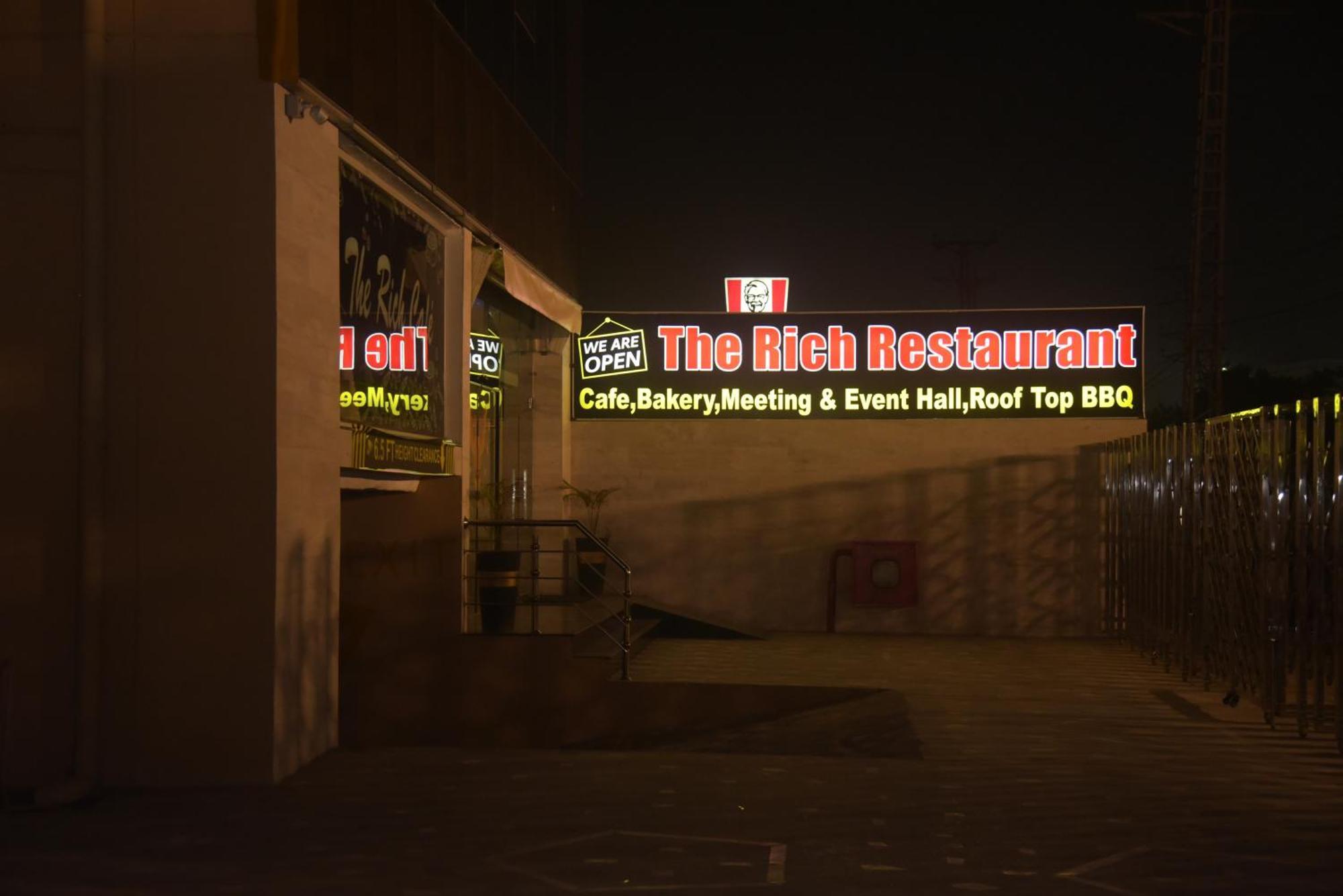 The Rich Hotel & Apartments Lahore Eksteriør billede