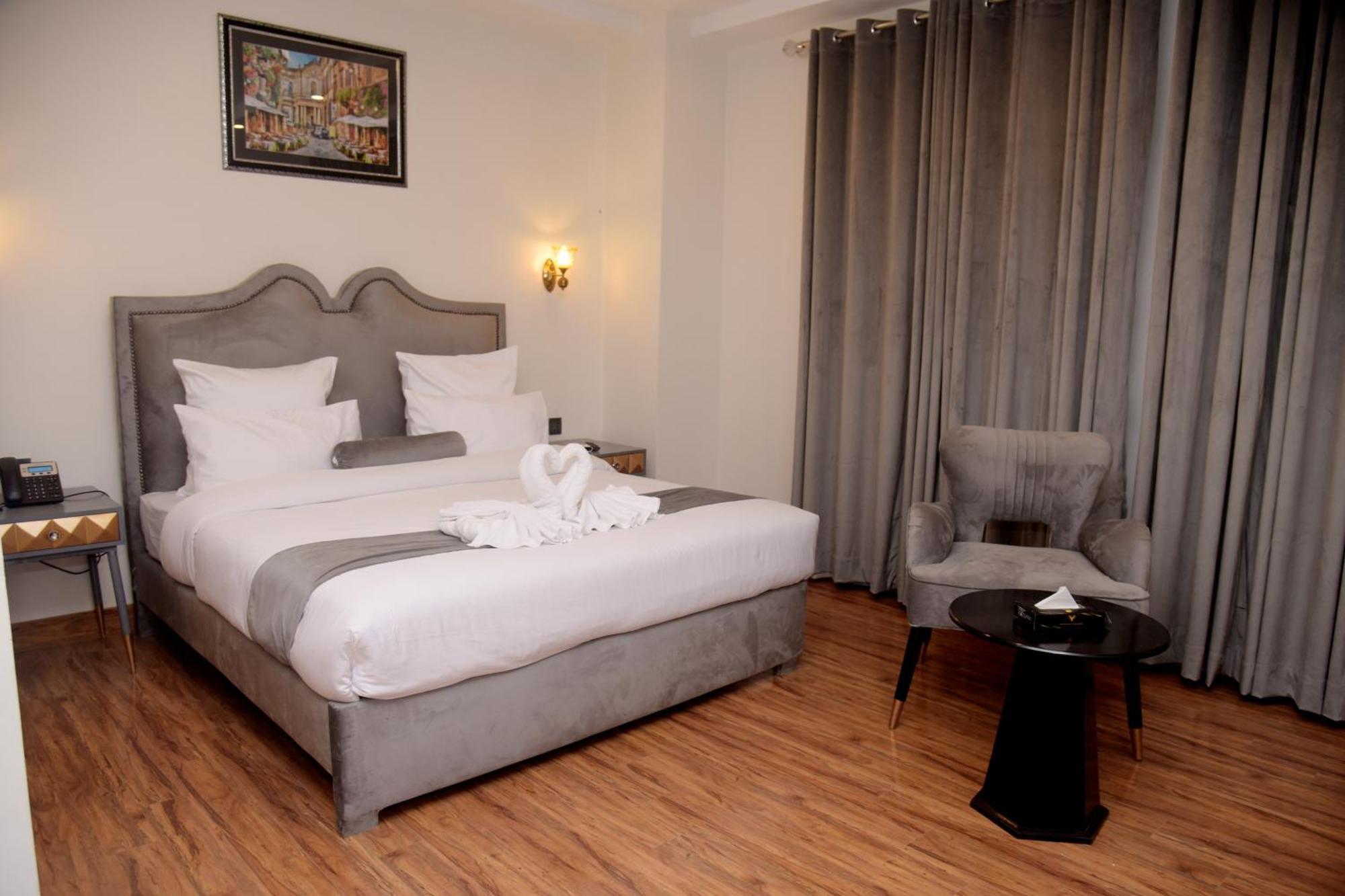 The Rich Hotel & Apartments Lahore Eksteriør billede