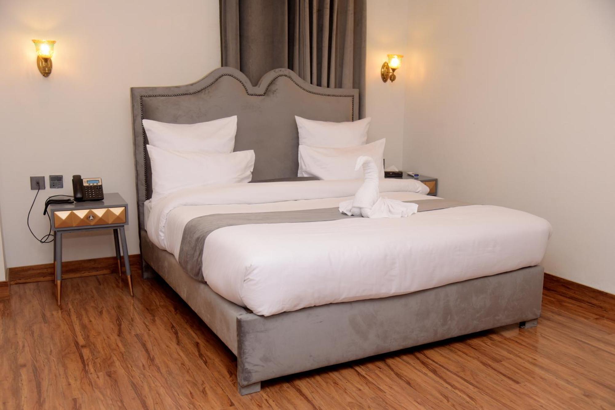 The Rich Hotel & Apartments Lahore Eksteriør billede